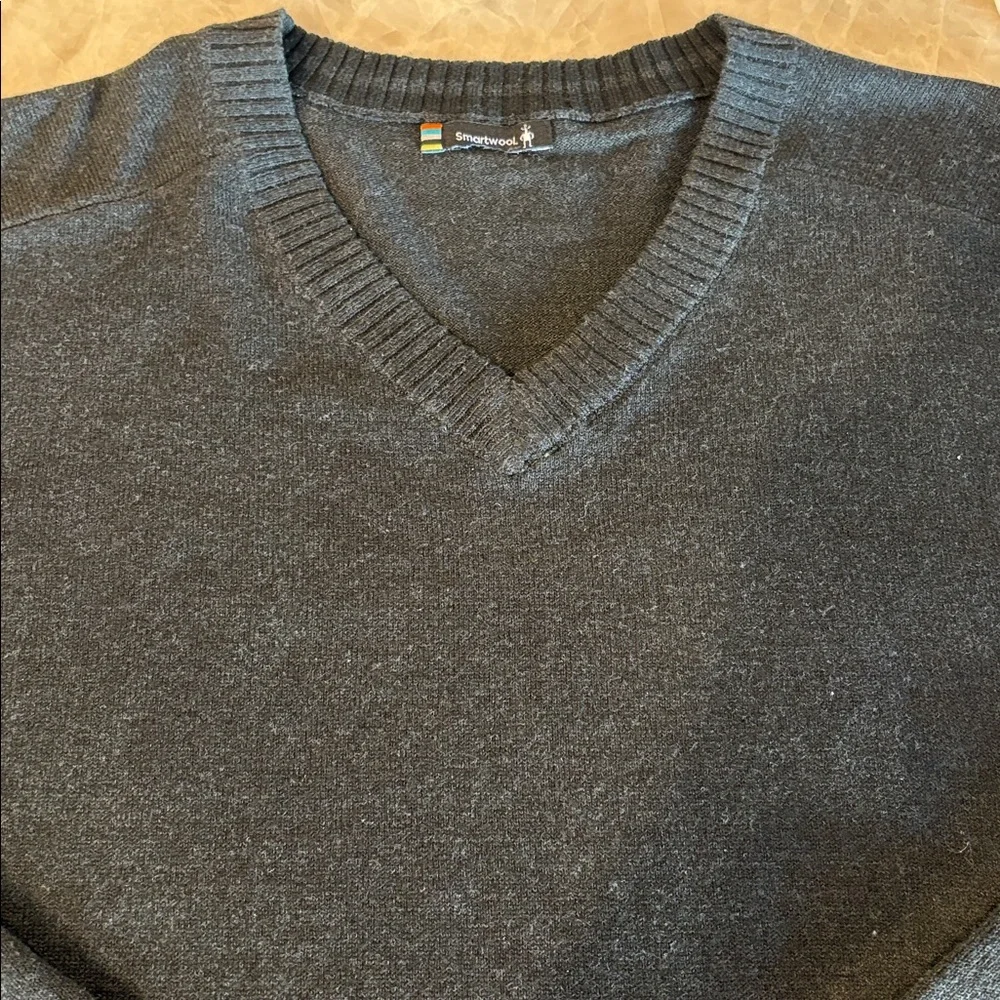 Men’s Smartwool V neck sweater. - Picture 3 of 13